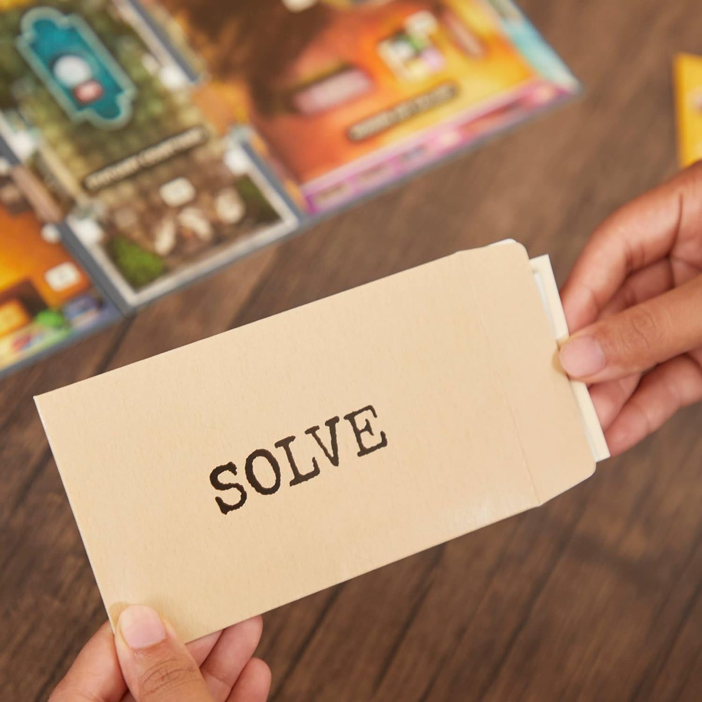 Hasbro Gaming Clue Board Game Robbery at The Museum, Escape Room Game, Murder Mystery Games, 1-6 Players, 10+ (Amazon Exclusive)