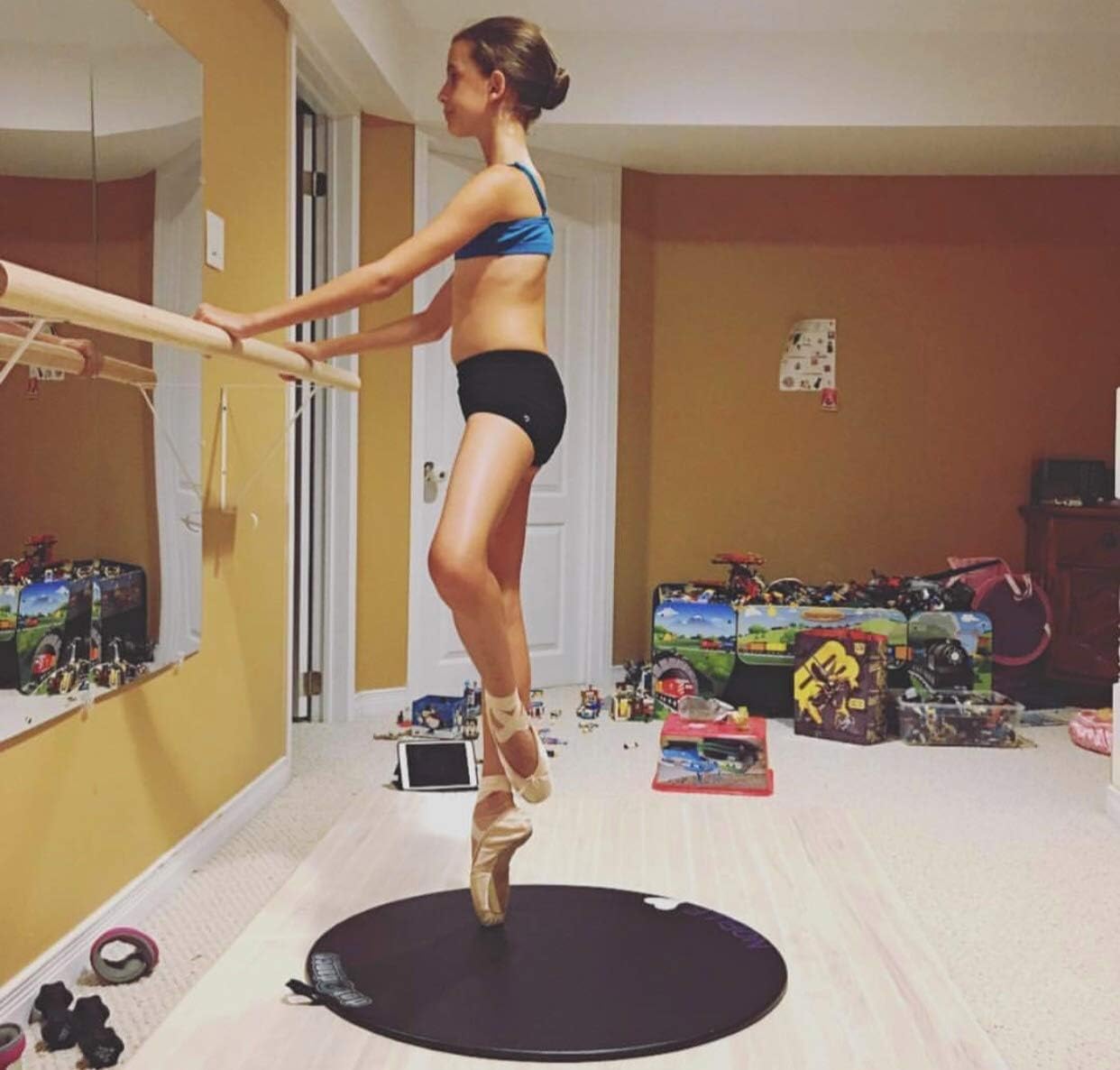 Portable Dance Floor, Marley Flooring Ballet Training Equipment, Tap Dance Floor, Turning Boards for Dancers & Figure Skating Practice Mat, Tap Board for Tap Dancing, Practice Pirouette