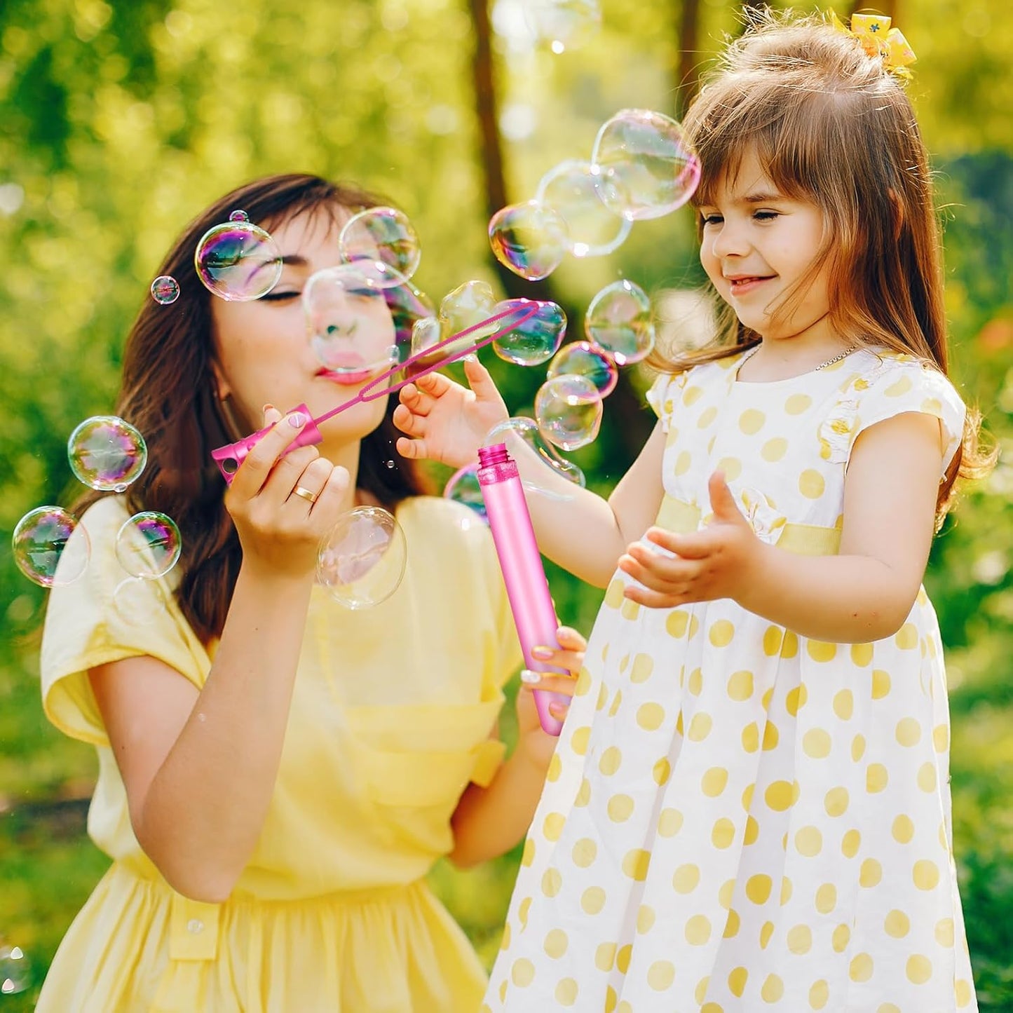 Bubble Wand, 24 Pcs Bubble Wands Bulk in 6 Colors, Bubble Party Favors for Kids, Summer Toys, Indoor Outdoor Activity, Themed Birthday, Wedding, for Girls & Boys