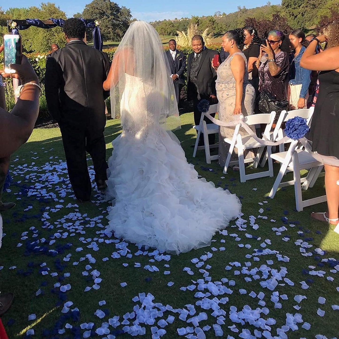 ocharzy 3000pcs Rose Petals Artificial Flower Petals Non-Woven Flower Rose Petals for Wedding Decorations Valentine's Day Romantic Night Party (White)