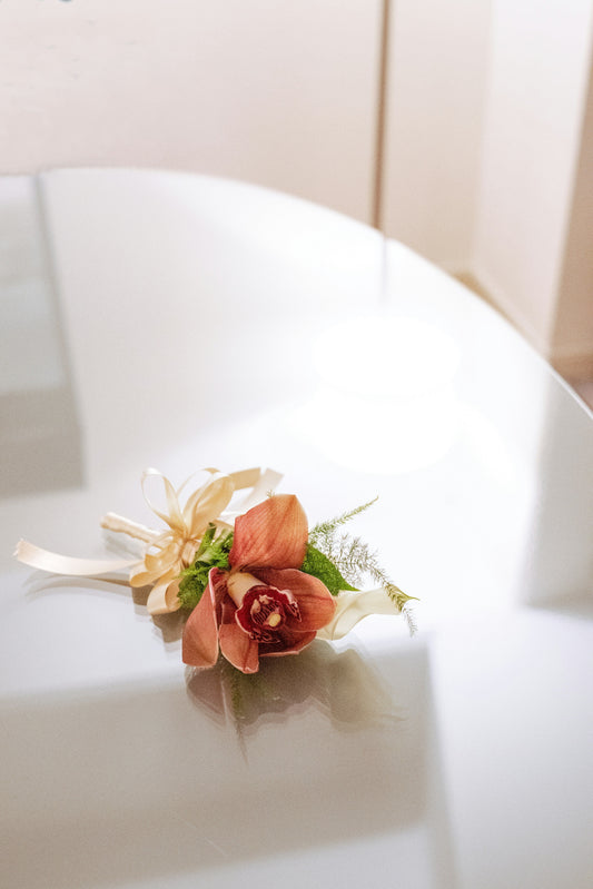How to Decorate a Wedding Dessert Table