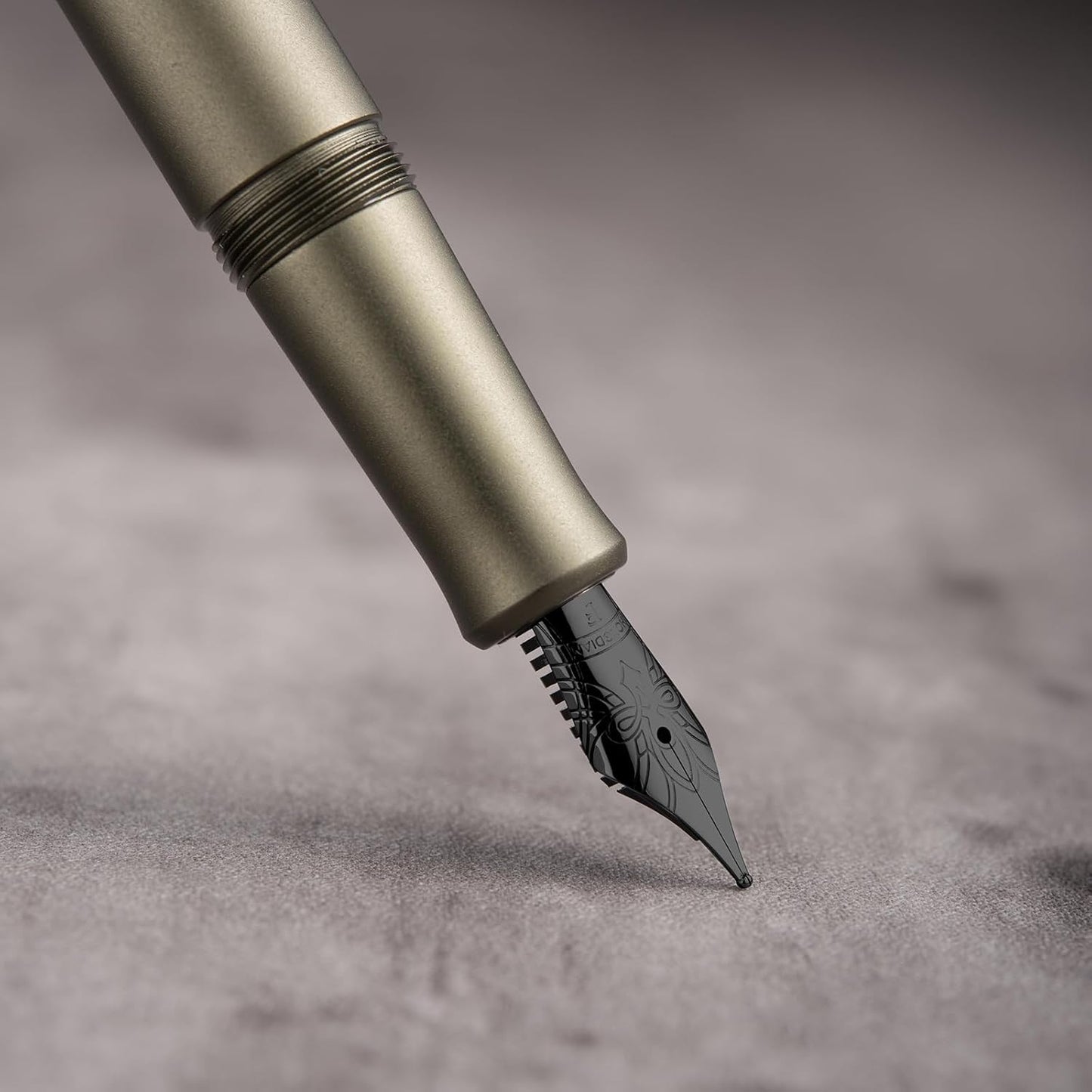 Hongdian M2 Black Forest Mini Fountain Pen, Medium Nib & Sleek Shape Aluminium Short Pocket Travel Pen (Army Green)