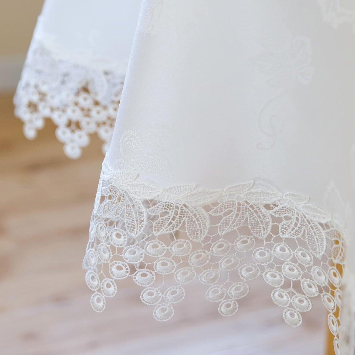 White lace Premium Round Farmhouse Table Runner Waterproof OilProof SpillProof AntiShrink Soft Wrinkle Resistant Decorative Fabric Table Cover Kitchen Dinning Party Wedding Banquet