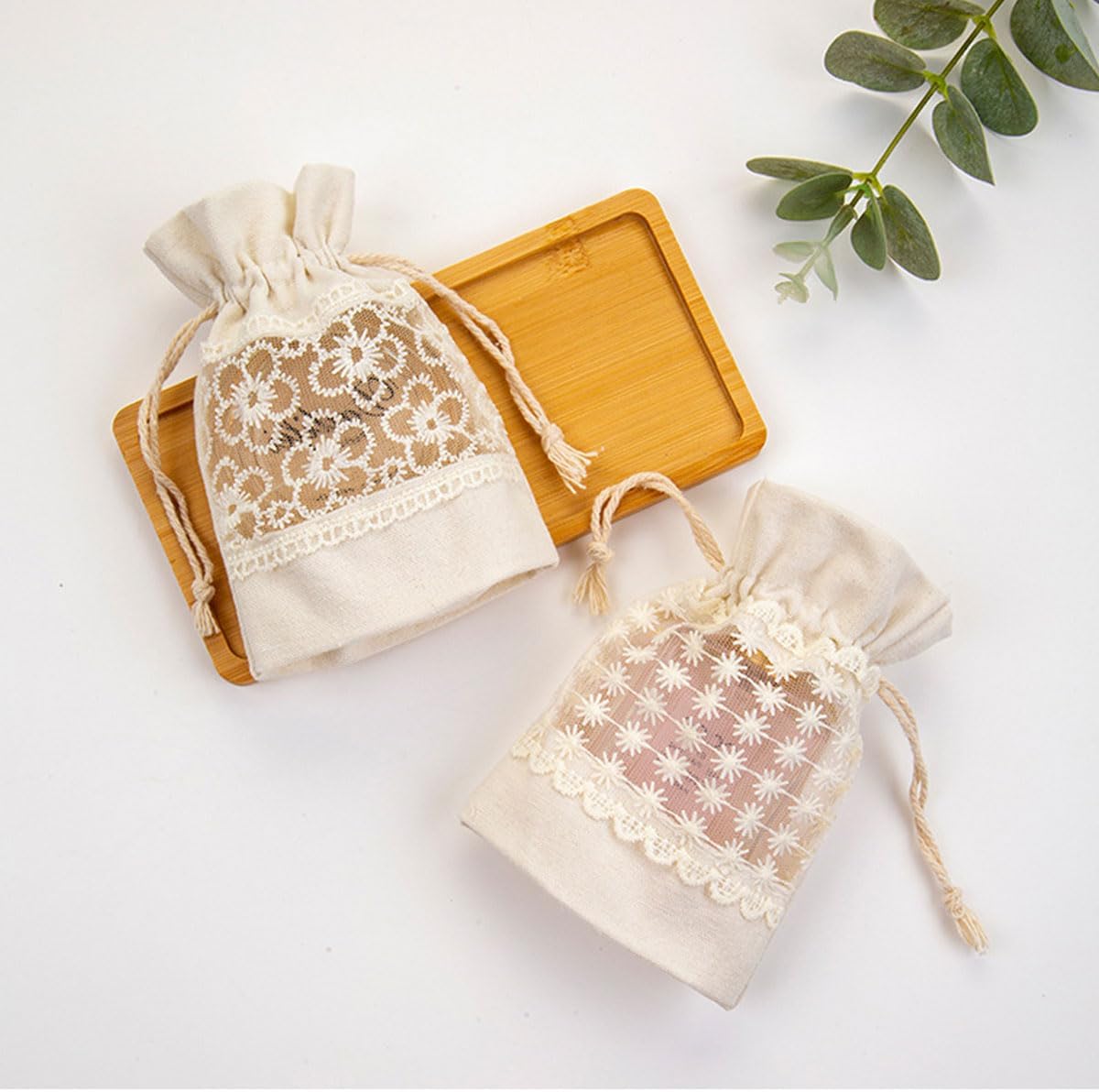 Snadulor 16 Pcs Organza Burlap Gift Bags Lace Burlap Organza Favor jewelry Pouch Bags for Christmas Birthday Wedding Baby Shower Party Favor