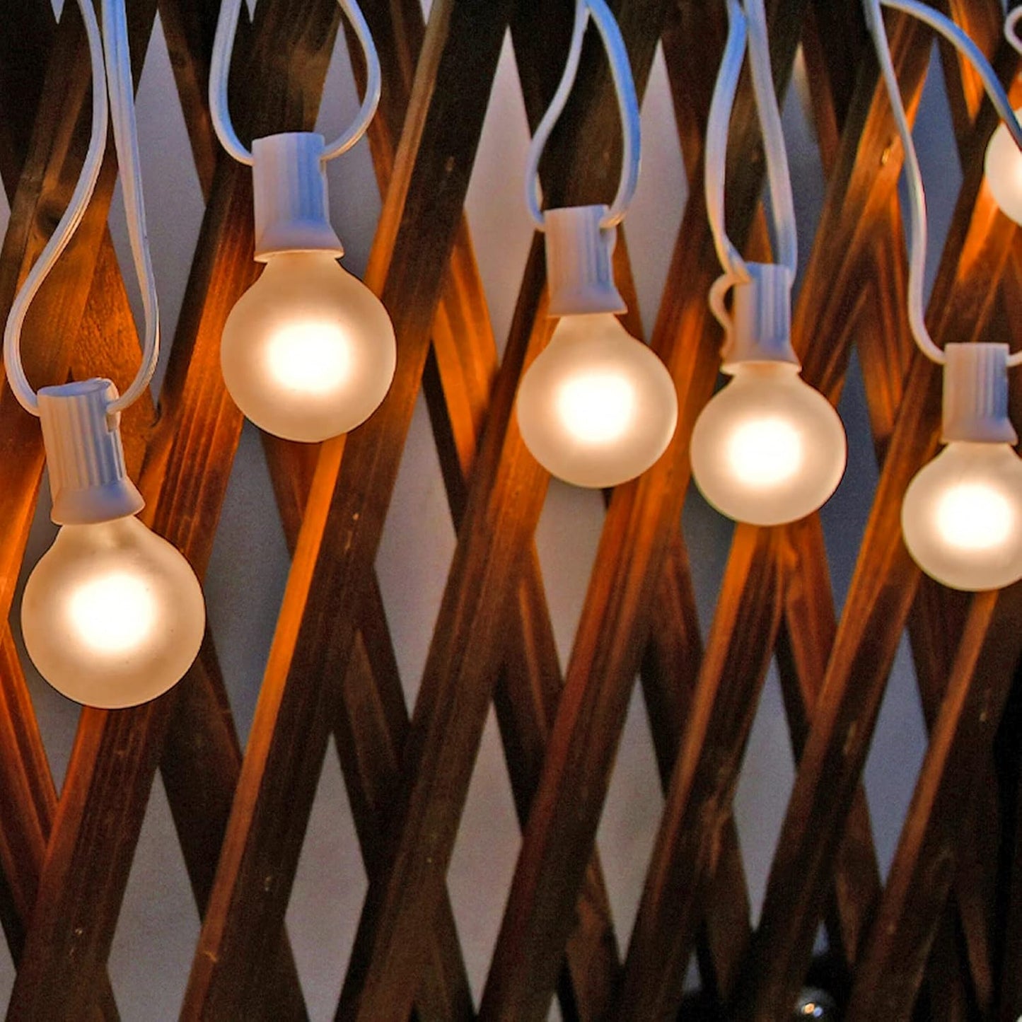 SUNSGNE 25Ft Outdoor Patio Lights G40 Globe String Lights with 27 Frosted White Bulbs, Waterproof Connectable Hanging String Lights for Christmas Patio House Backyard Balcony Party, White Wire