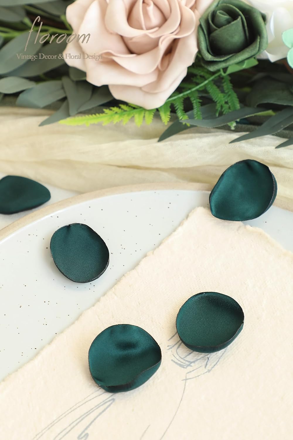 Floroom 300pcs Rose Petals Emerald Green Faux Silk Flower Petals for Wedding Flower Girl Basket Aisle Scatter Dinner Table Centerpieces Party Confetti Bridal Shower Romantic Night Decoration