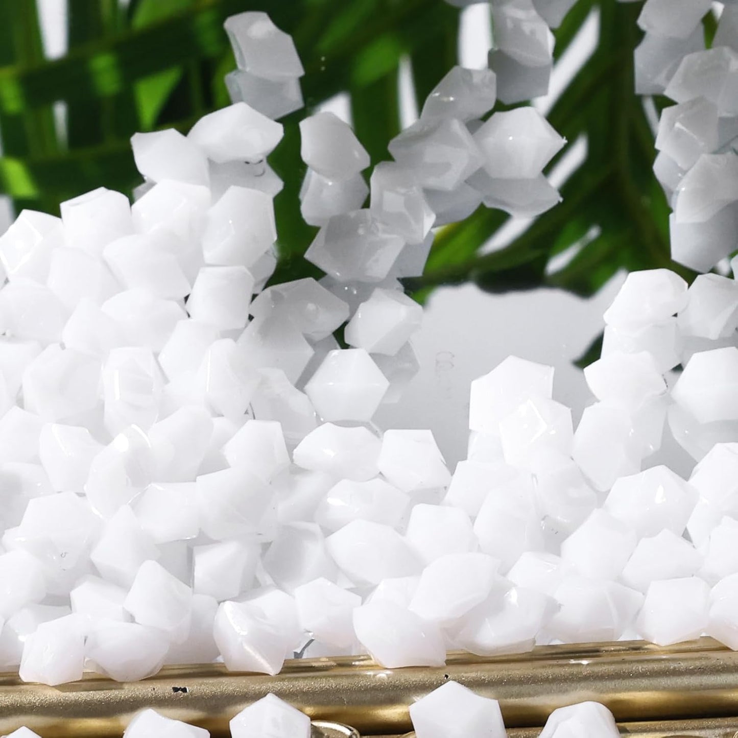 DomeStar 150PCS Fake Ice, White Acrylic Fake Diamonds Vase Filler Plastic Gems Crushed Ice Rocks for Home Table Decorations
