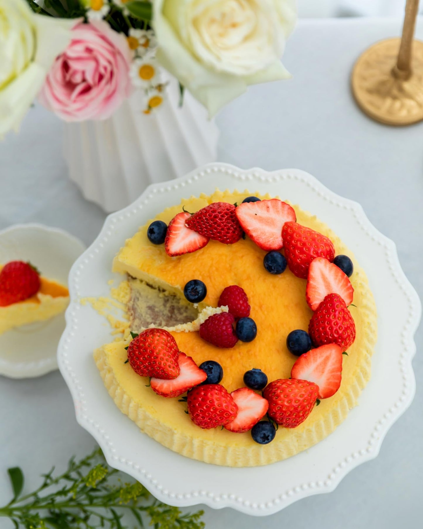 Omifun 10 Inch Cake Stand, Relief Round Dessert Cake Stand for 8 Inch Cake