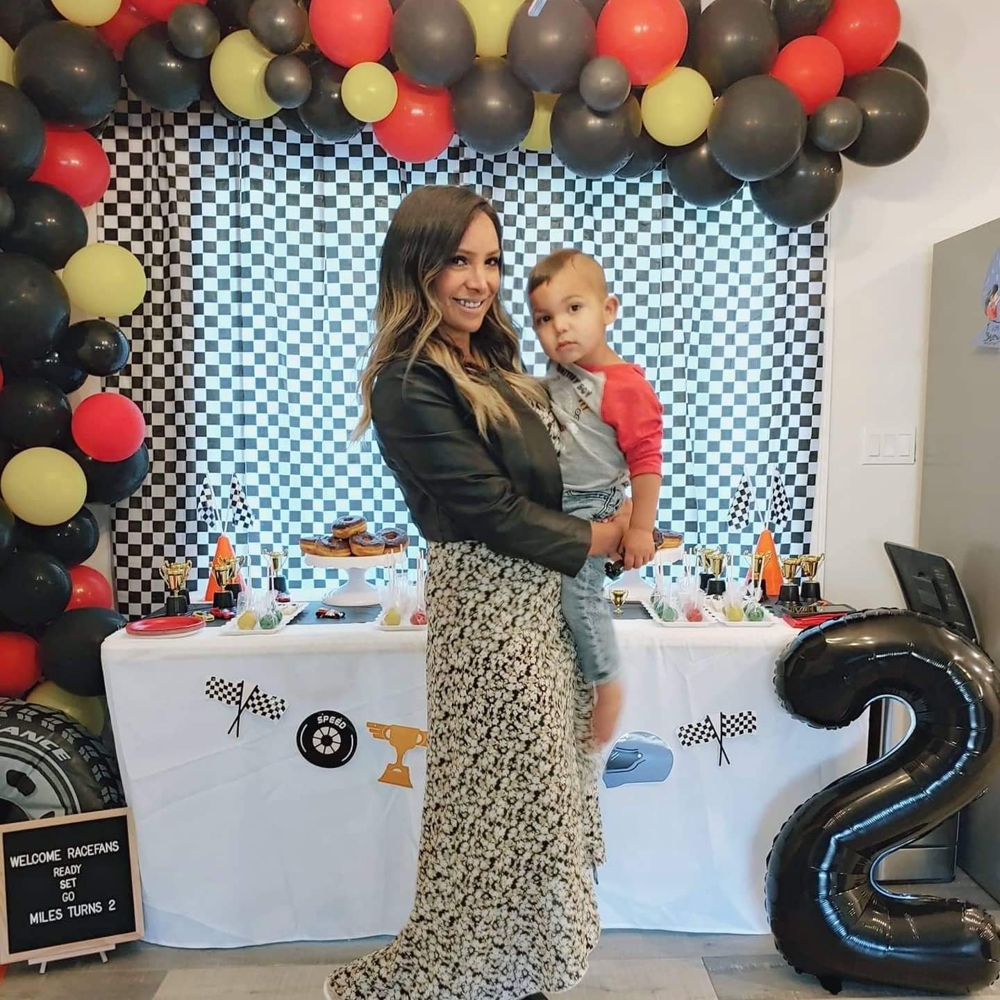 Black Foil Balloon Number 2, 40'' Giant Self Inflating Number Balloons Set 0-9, Large Number 2 Helium Balloon for Girls Boys 2nd Birthday Graduation Anniversary Halloween Party Decorations Supplies