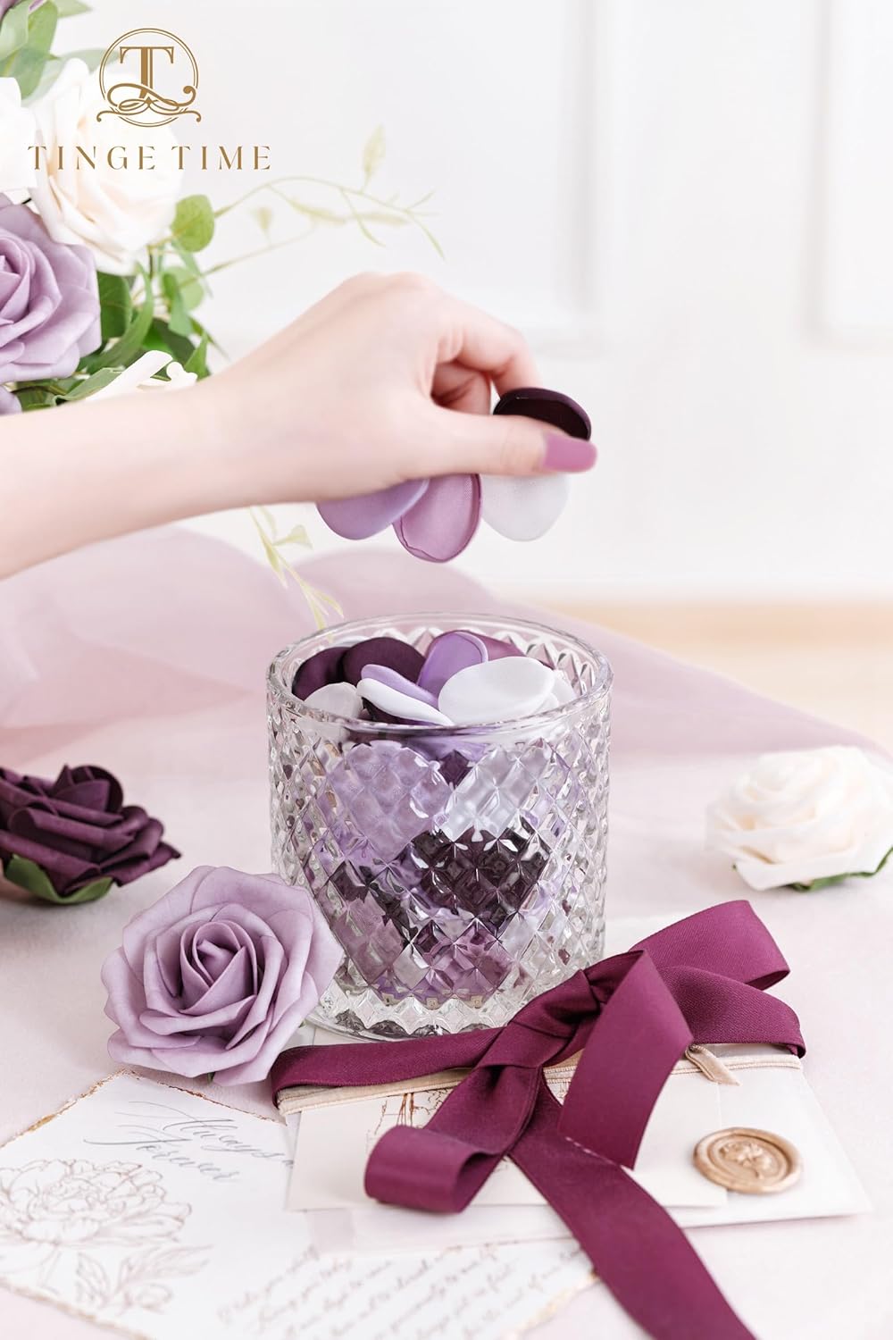 TINGE TIME 400pcs Silk Flower Petals for Wedding, Rose Petals for Decoration, Fake Flower Petals for Bridal Showers, Flower Girl Petals for Anniversaries and Parties (Lavender & Plum)