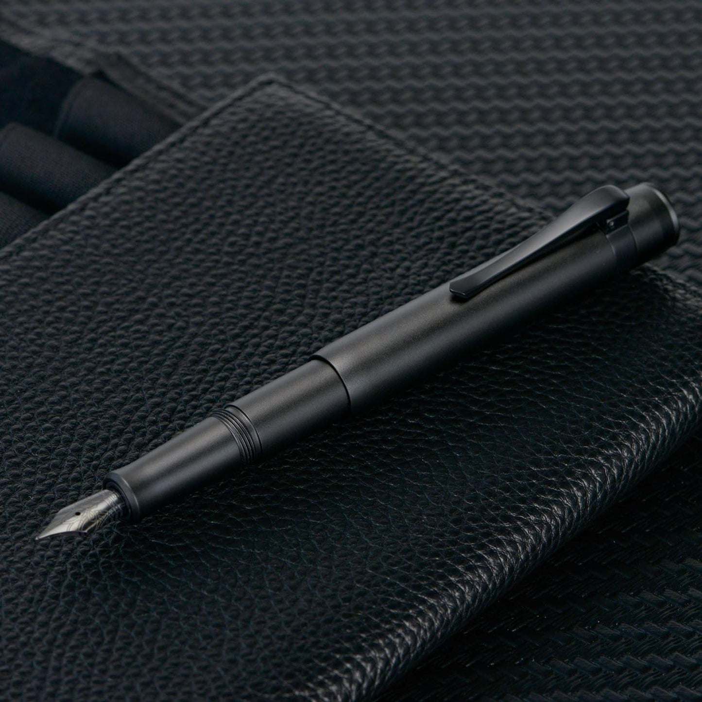 Hongdian M2 Black Forest Mini Fountain Pen, Medium Soft Nib & Sleek Shape Aluminium Short Pocket Travel Pen (Matte Black)