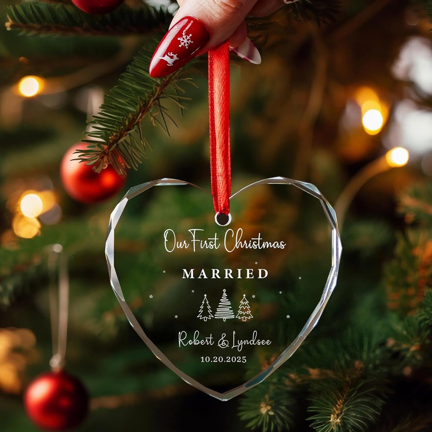 Personalized Glass Ornament 2025 for Married Couples with Name, Custom Wedding Keepsake Gift for Newlyweds, Anniversary or Christmas Décor, Mr and Mrs Ornament A2