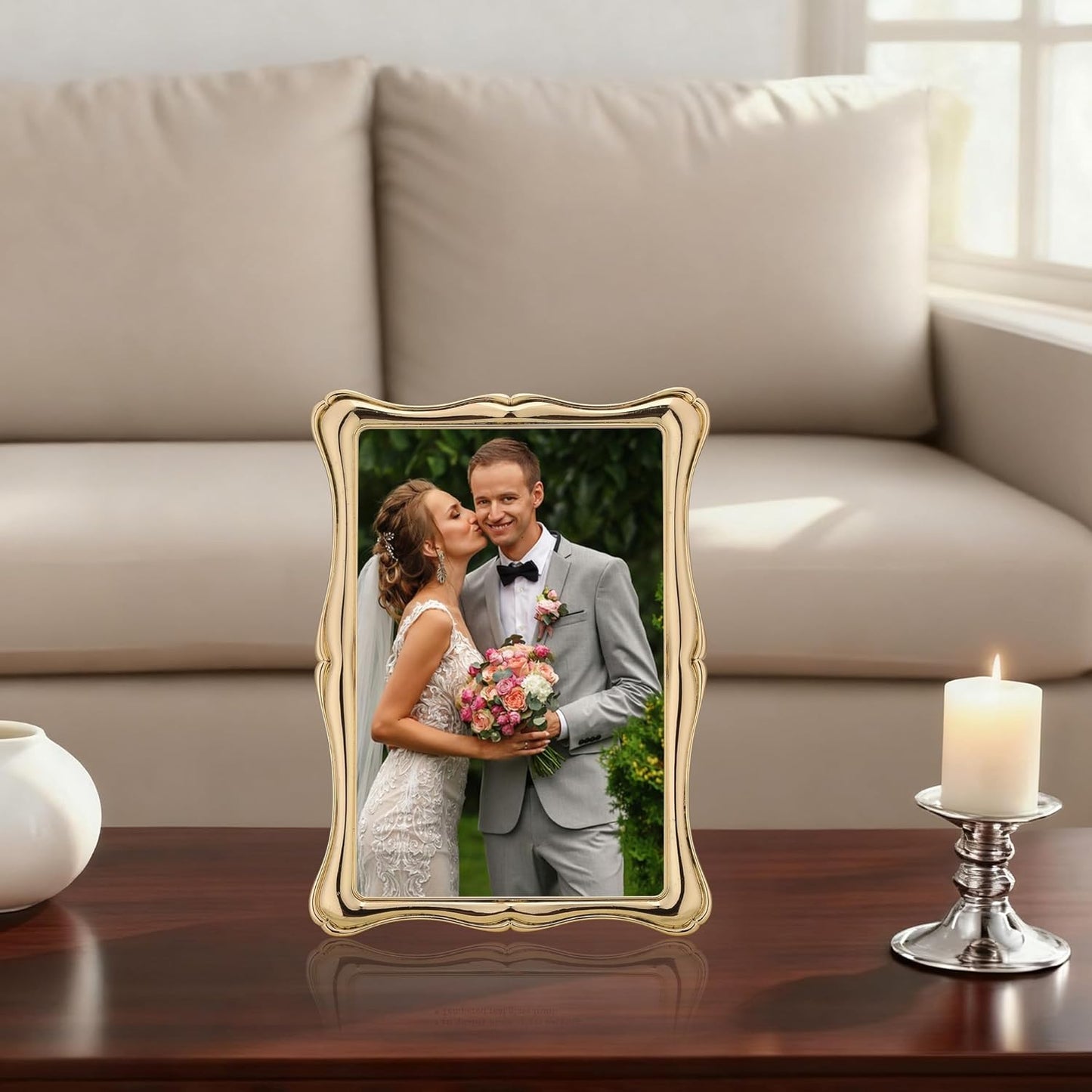 4 x 6'' Premium Alloy Gold Photo Frame - High-End Décor Picture Frames 6x4'' with Velvet Backing,Hi End Décor Metal Frames