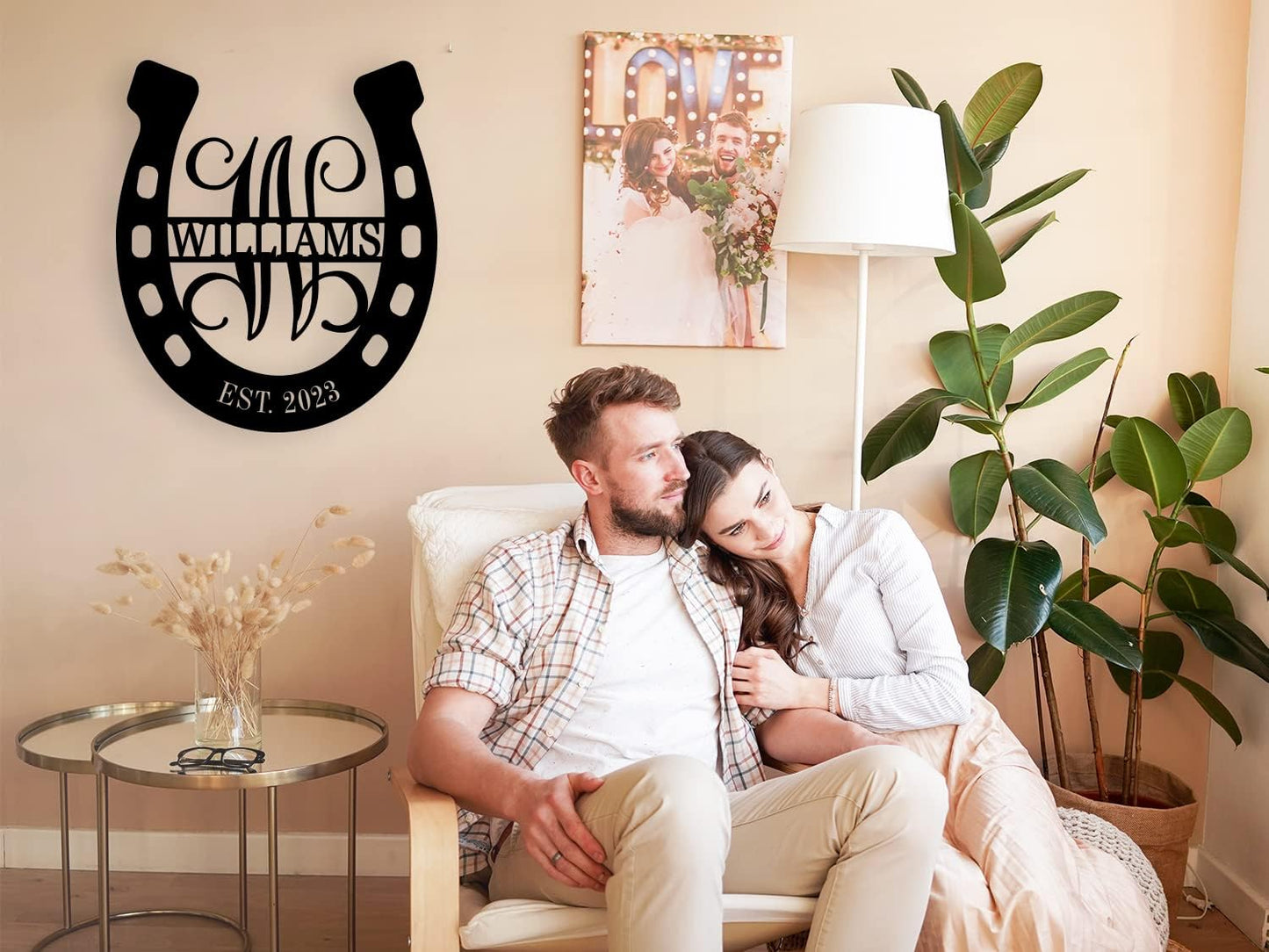 Personalized Horseshoe Metal Sign with Initial and Family Name, Custom Monogram Horseshoe Metal Wall Art Last Name Sign Equestrian Horse Lover Gift Horseshoe Living Room Decor