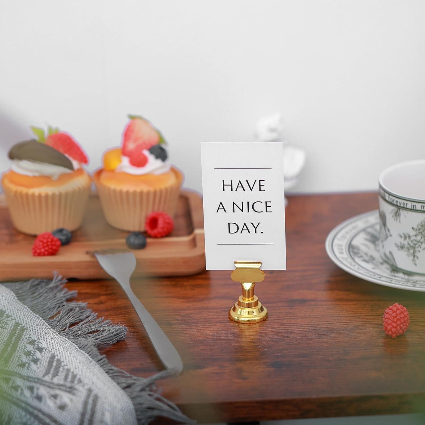 Urban Deco 16 Pieces Table Card Holder Place Card Holders 1.7 inches Gold Steel Card Holders for Photos, Food Signs, Memo Notes, Weddings, Restaurants, Birthdays. (Gold)