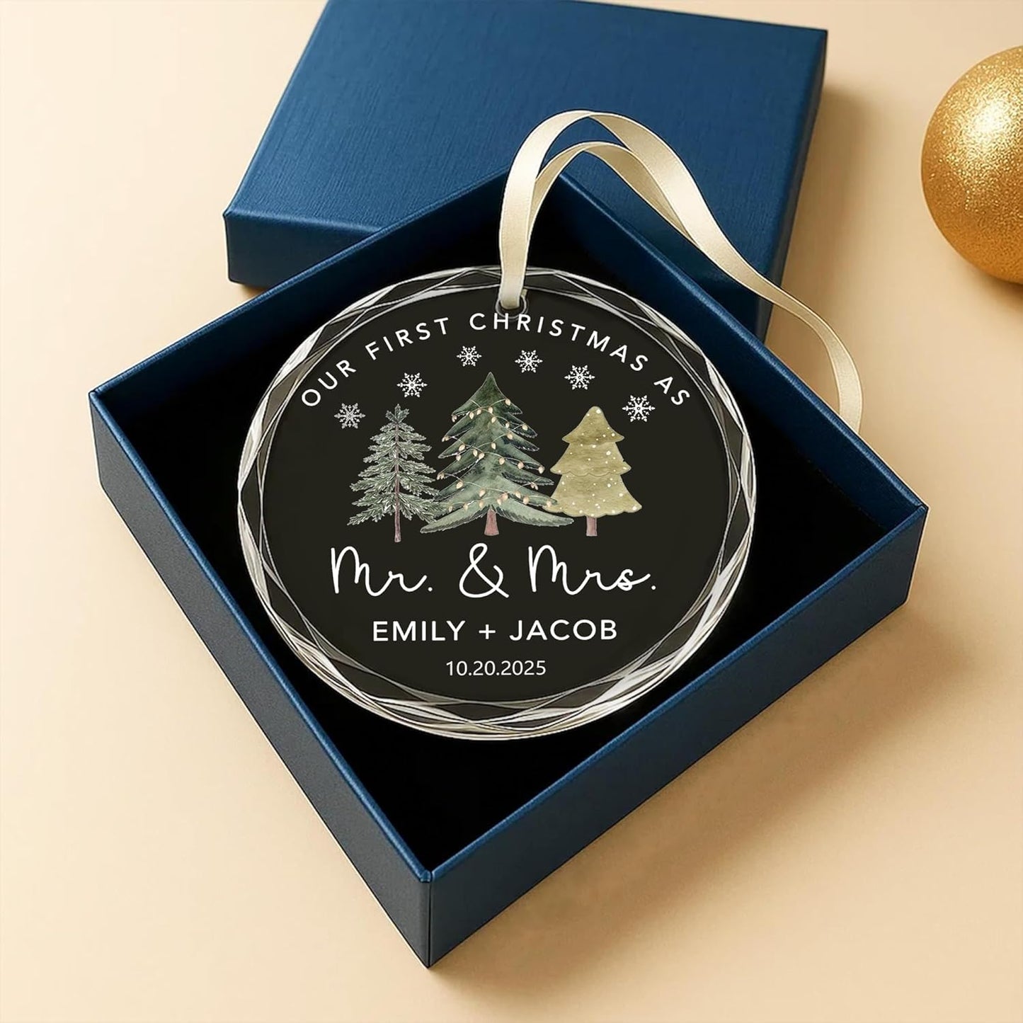 Personalized Glass Ornament 2025 for Married Couples with Name, Custom Wedding Keepsake Gift for Newlyweds, Anniversary or Christmas Décor, Mr and Mrs Ornament A7