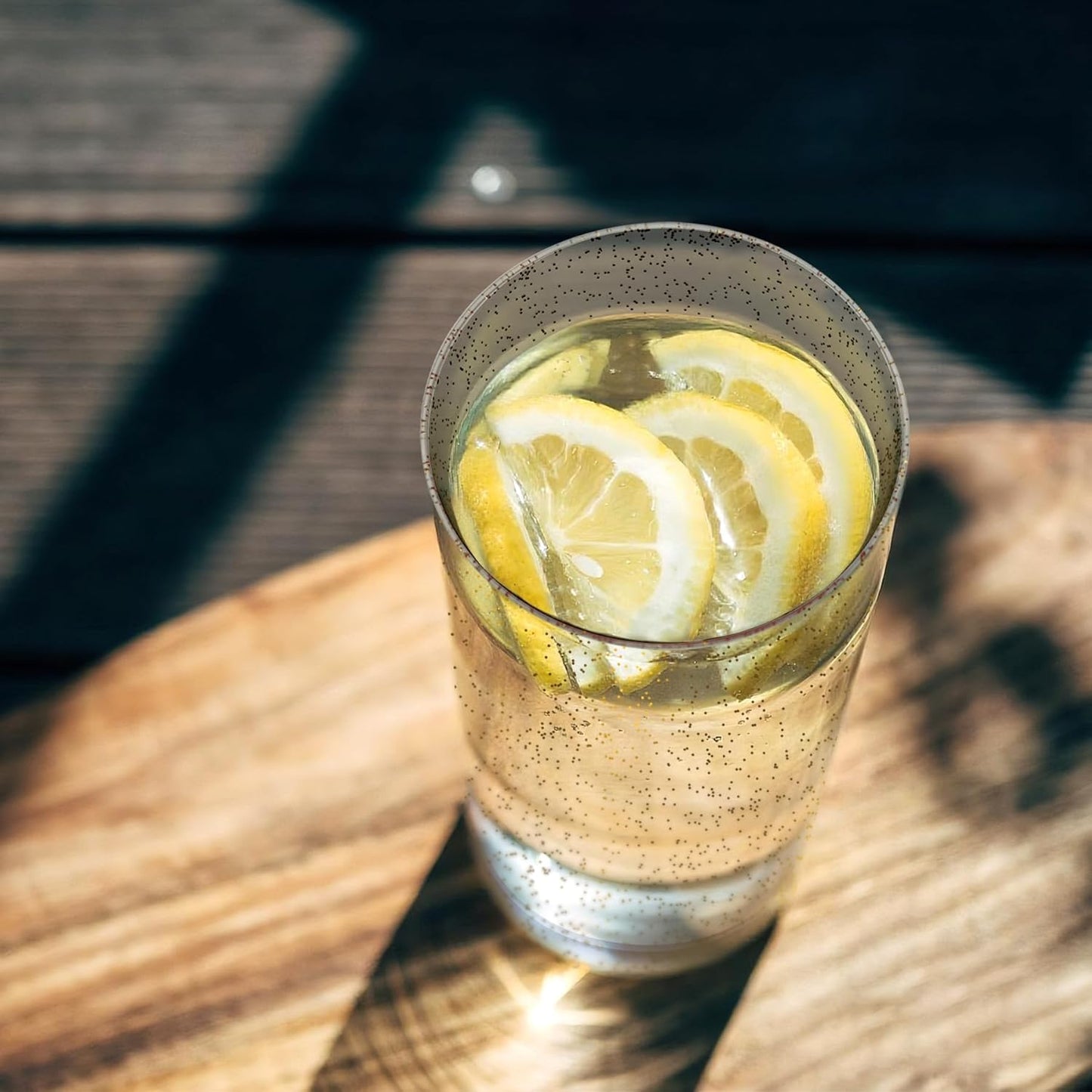 [100 Pack] 12oz Plastic Cups with Gold Glitter Sturdy & Food Safe Plastic Wine Glasses Disposable Cups Wedding Cups Party Cups Drinking Tumblers for Wine, Cocktails and Cold Beverages