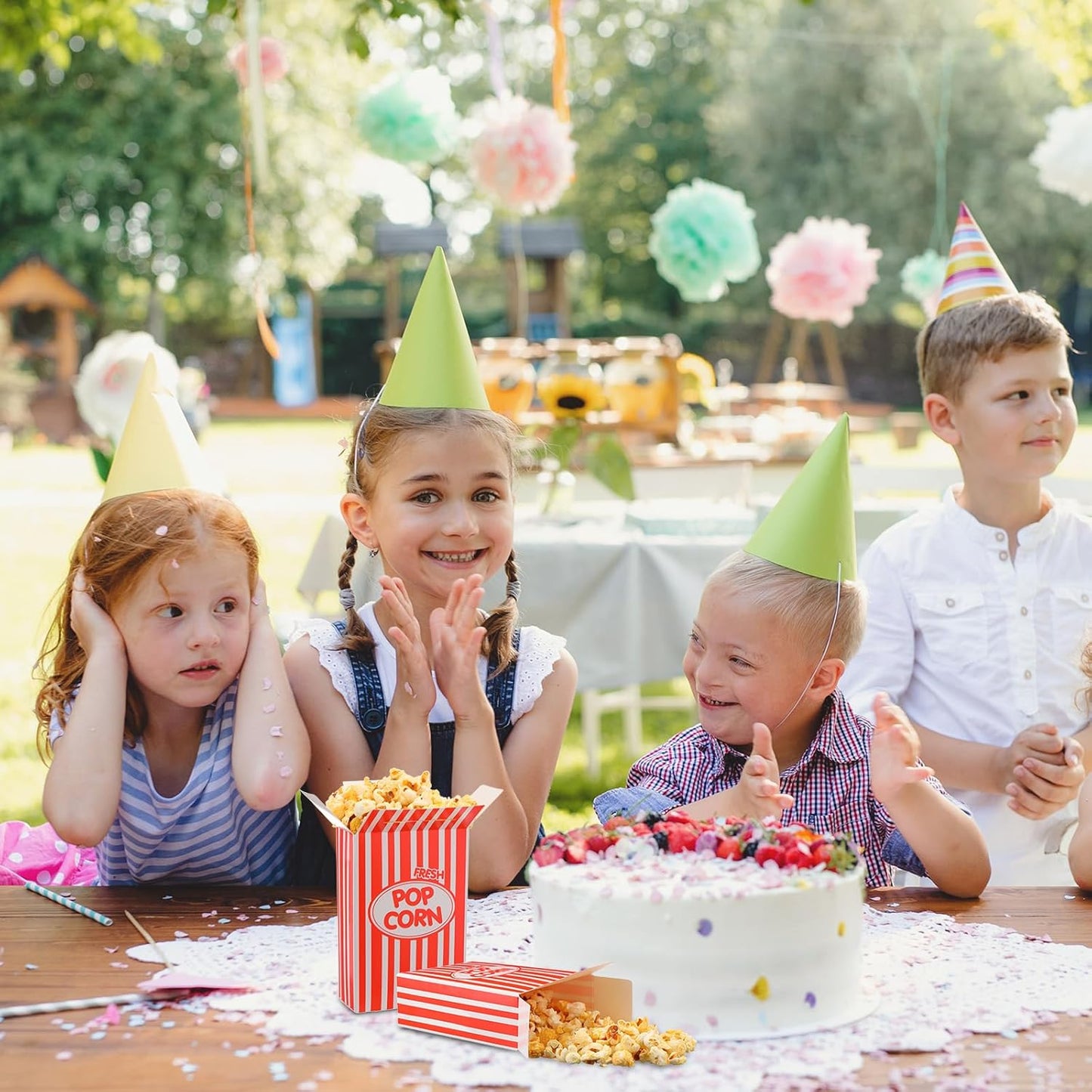 Xinnun 300 Pcs Paper Popcorn Boxes 1 oz Close Top Oil Proof Disposable Popcorn Container 6 x 4 x 2 Inch Stripes Leak Proof Popcorn Boxes for Party Movie Party Theater Night Birthday (Red)