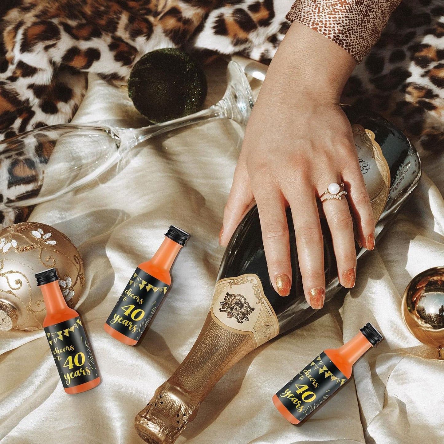 Vesici 50 Pack Mini Liquor Bottles 1.7oz Shot Mini Wine and Champagne Bottle Birthday Sticker with 2 Funnels Birthday Party Favor for Adult Guest Women Men Anniversary Celebration(Cheers to 40 Years)