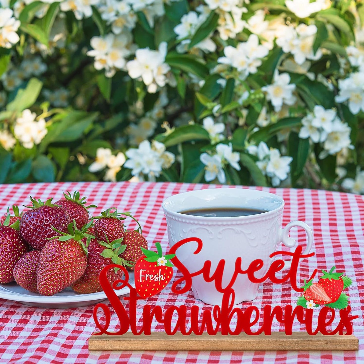 Fresh Sweet Strawberries Metal Sign Rustic Table Decor Summer Tiered Tray Decor with Wooden Base Freestanding Metal Word Sign for Home Tabletop Centerpiece Mantel Shelf Fireplace