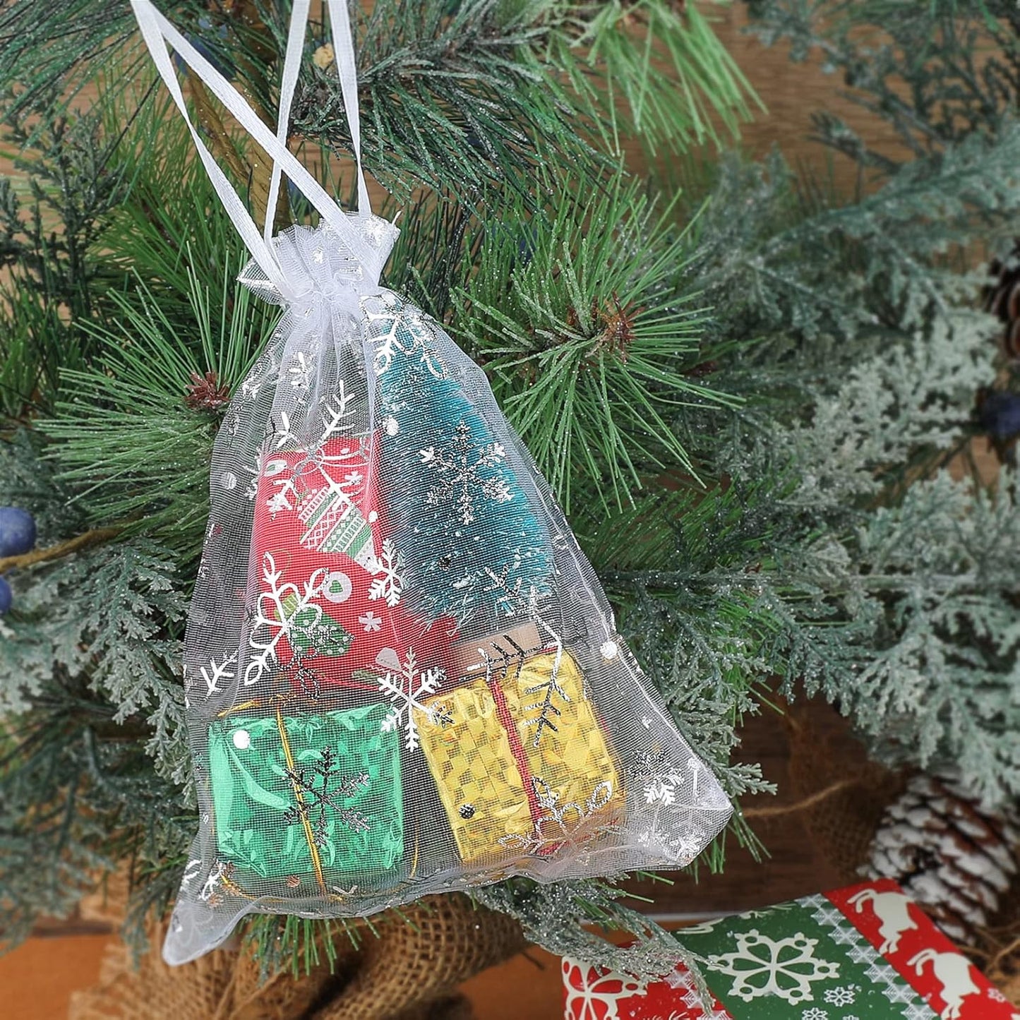 jijAcraft 5x7 Inch Christmas Organza Bags - 50Pcs White Snowflake Gift Bags with Drawstring, Xmas Party Favor Sheer Mesh Pouches for Winter Gift, Candy, Jewelry Bag