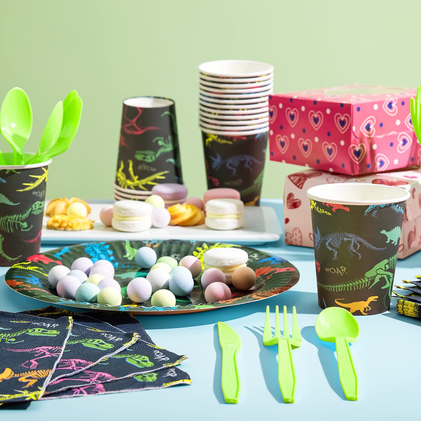 JOYIN 145 Piece Dinosaur Birthday Party Supplies with Banner, 24 Serves Dinosaur Disposable