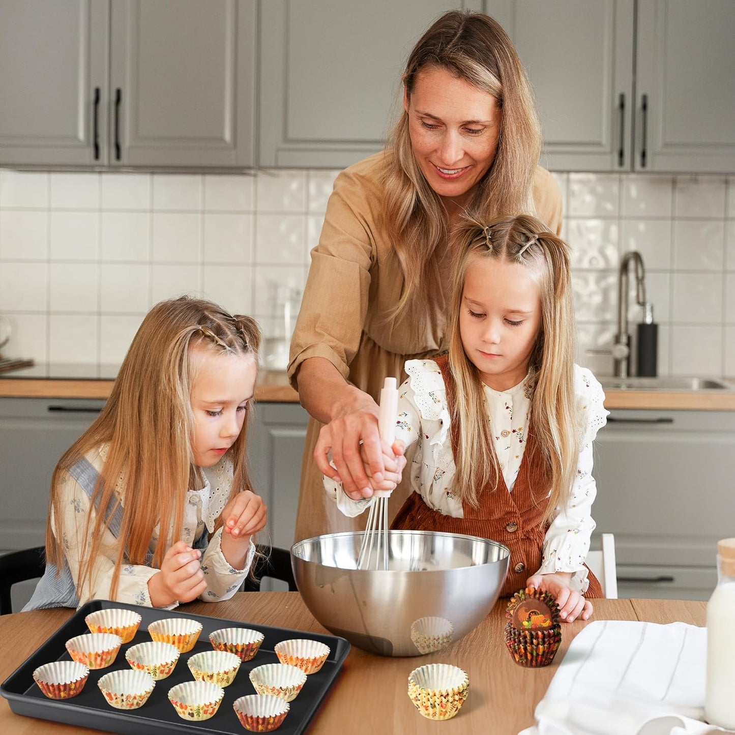 COcnny Thanksgiving Mini Cupcake Liners - 600pcs Fall Baking Cups Muffin Cupcakes Wrappers, Pumpkin Maple Leaf Turkey Cake Wrap Making Supplies for Thanksgiving Autumn Halloween Party (10 Styles)