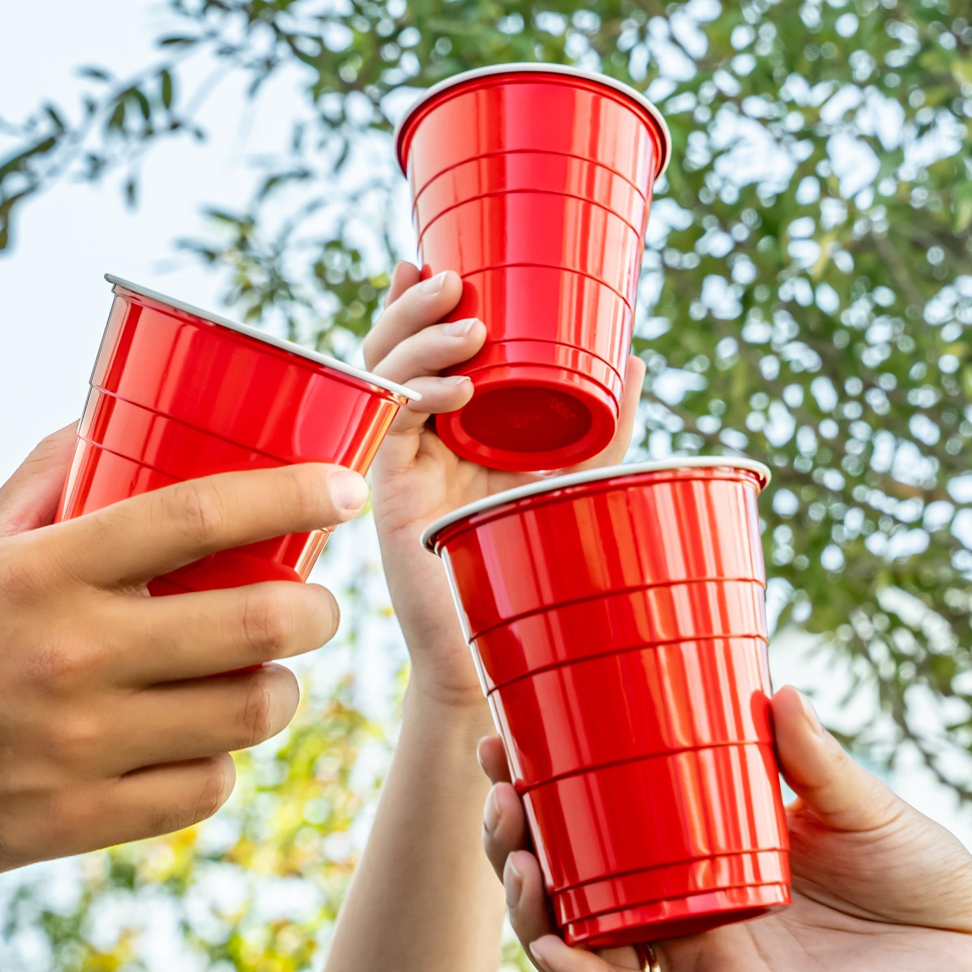 Amazon Basics Disposable Plastic Party Cups, Red, 18oz, 120 Count, Large Pack, Packaging May Vary
