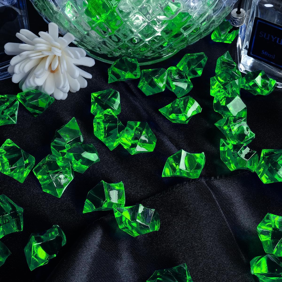 Babenest Acrylic Crushed Ice Rocks, 150 PCS Fake Crystals Plastic Ice Cubes Diamonds Gems for Vase Fillers, Home Decoration, Table Scatter, Event, Wedding, Arts & Crafts (Green)