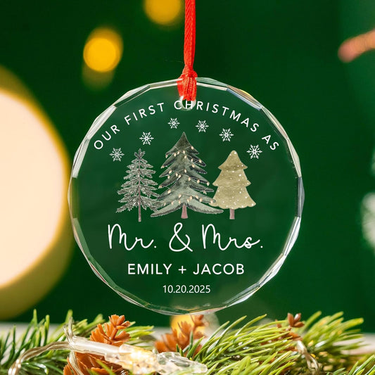 Personalized Glass Ornament 2025 for Married Couples with Name, Custom Wedding Keepsake Gift for Newlyweds, Anniversary or Christmas Décor, Mr and Mrs Ornament A7