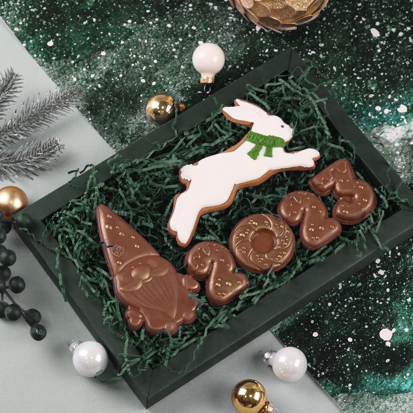 1 LB Dark Green Crinkle Cut Paper Shred Filler Great for Gift Wrapping, Dark Green Basket Fillers, Birthday, Gift Wrapping, Anniversary, Halloween Thanksgiving Christmas Party Decor Filling Supplies