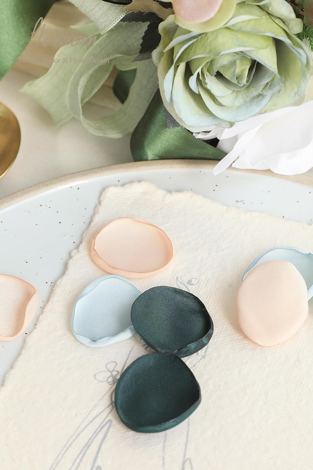 Floroom 300pcs Rose Petals Emerald Green Champagne Faux Silk Flower Petals for Wedding Flower Girl Basket Aisle Scatter Dinner Table Centerpieces Party Confetti Bridal Shower Romantic Night Decoration