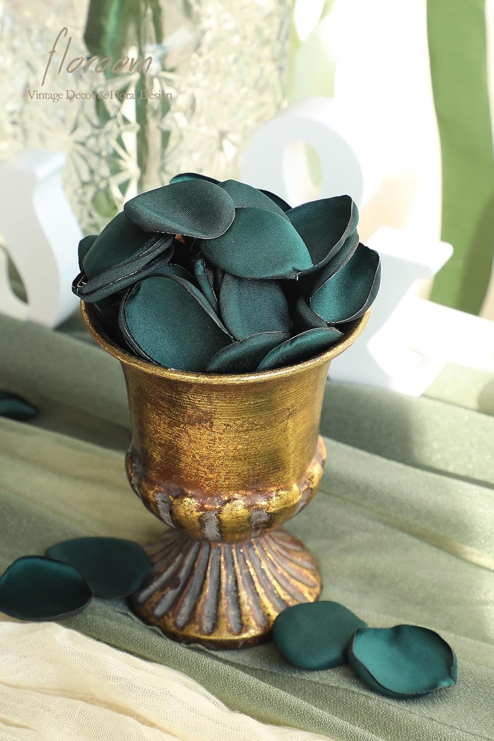 Floroom 300pcs Rose Petals Emerald Green Faux Silk Flower Petals for Wedding Flower Girl Basket Aisle Scatter Dinner Table Centerpieces Party Confetti Bridal Shower Romantic Night Decoration