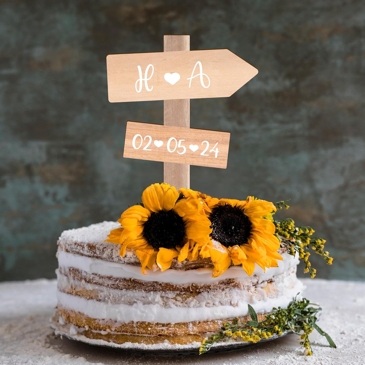 Personalized Rustic Wedding Cake Topper in Wood Custom Bride & Groom Names Initials Wedding Date Cake Decoration (Maple Texture)